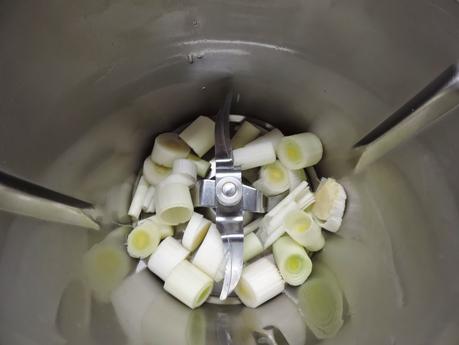 Guiso de patatas con salmón.