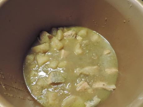 Guiso de patatas con salmón.