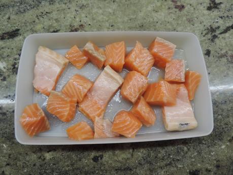 Guiso de patatas con salmón.