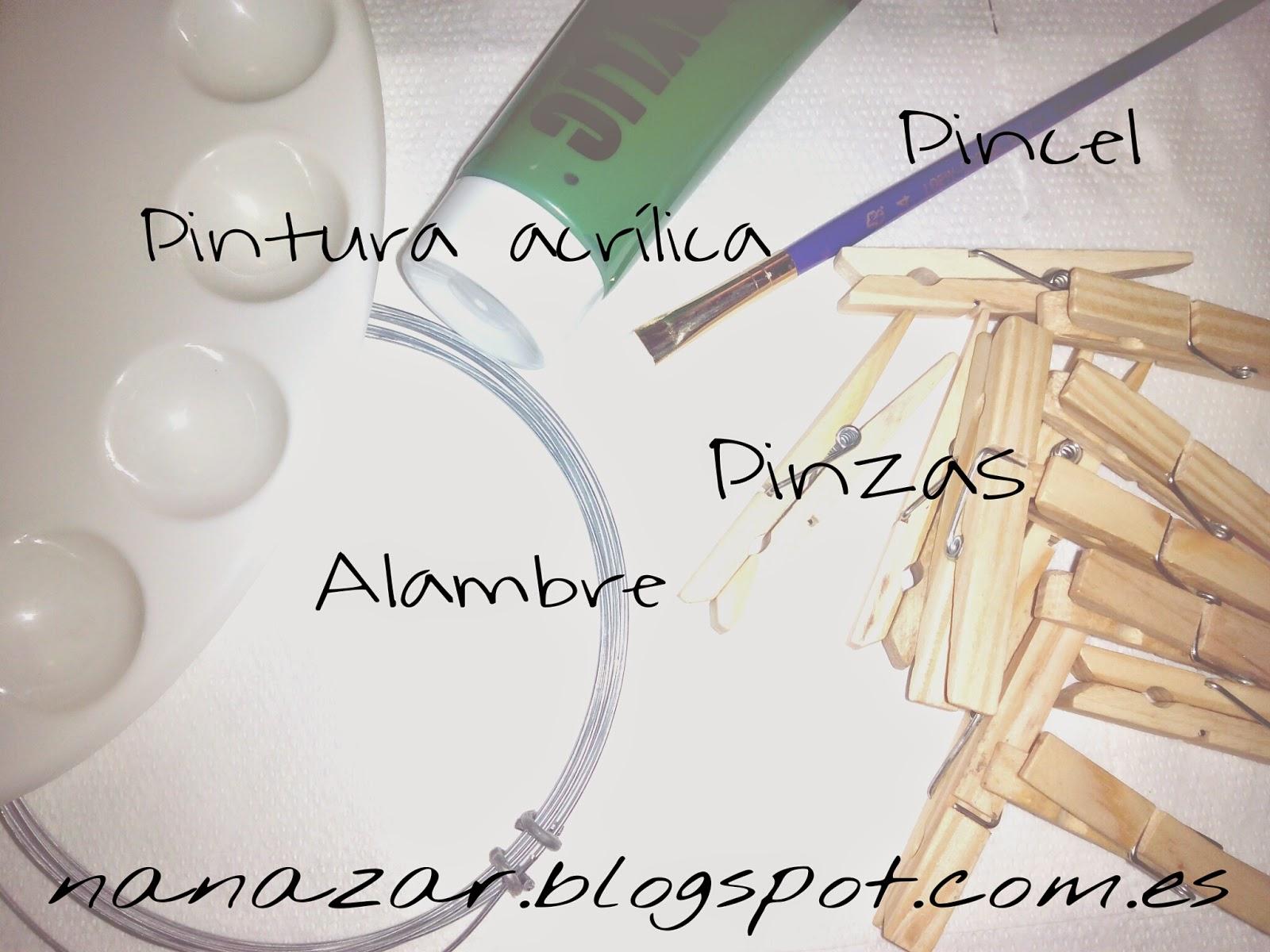 Corona Navideña hecha con pinzas