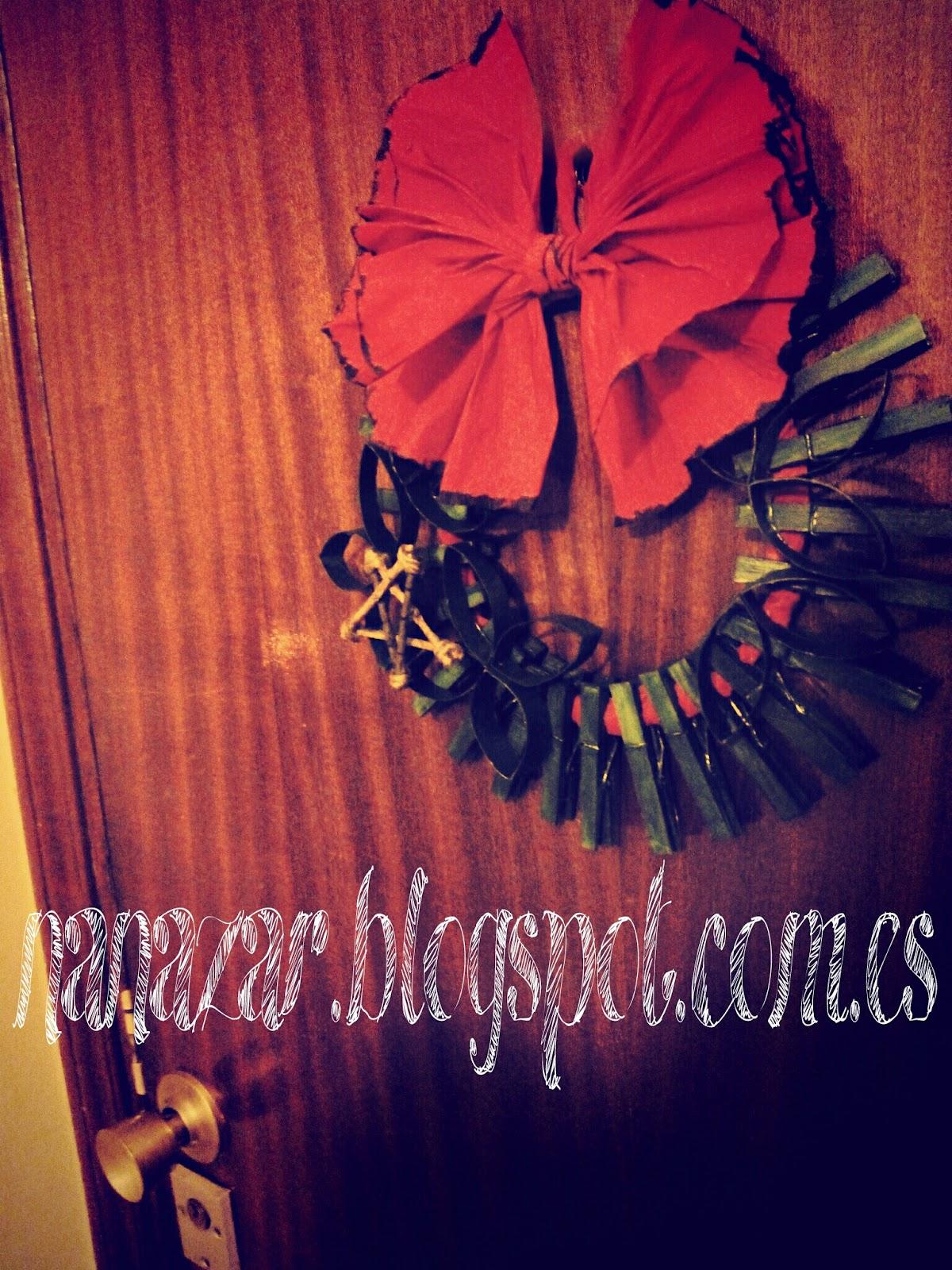 Corona Navideña hecha con pinzas