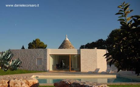 Residencia contemporánea de piedra combinada con una estructura tradicional en Italia