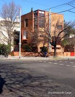 Casa cúbica urbana contemporánea en Buenos Aires