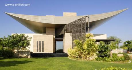 Enorme y original residencia posmoderna en Golfo Pérsico año 2008