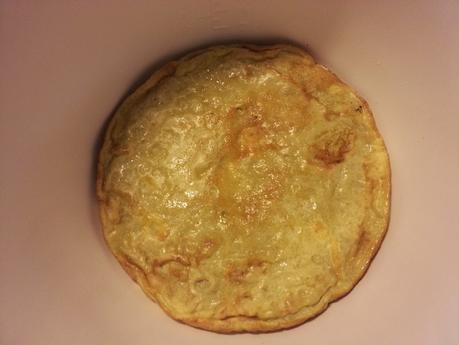 Tortilla francesa con champiñon, jamón de pavo y queso.