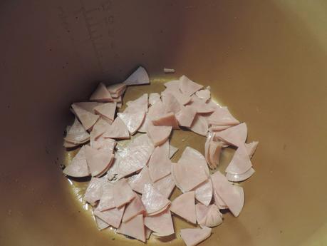 Tortilla francesa con champiñon, jamón de pavo y queso.