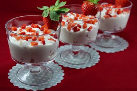 Fresas con nata y yogurt