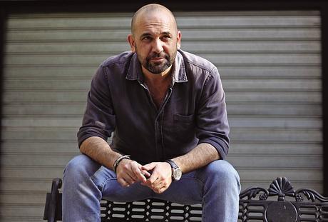 LOS PERROS SIEMPRE LADRAN AL ANOCHECER - Andrés Pérez Domínguez