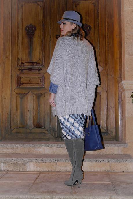 Look casual para ir a trabajar, con falda midi y sombrero Look casual para ir a trabajar, con falda midi y sombrero