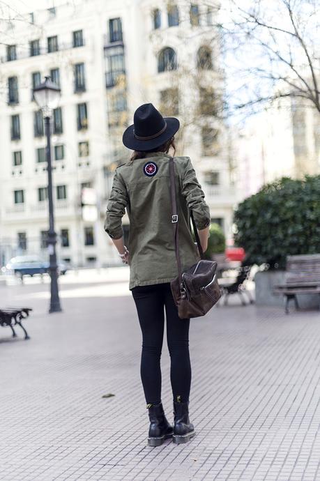 street style barbara crespo hakei military khaki and ethnic jacket doc martens fashion blogger ouyfit blog de moda