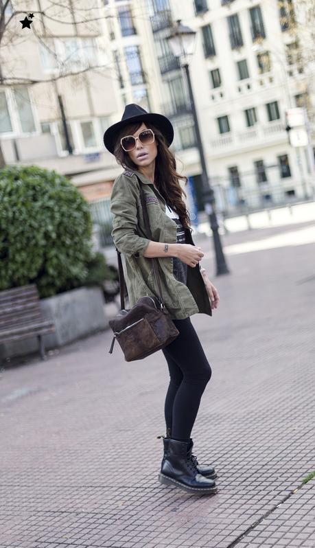 street style barbara crespo hakei military khaki and ethnic jacket doc martens fashion blogger ouyfit blog de moda