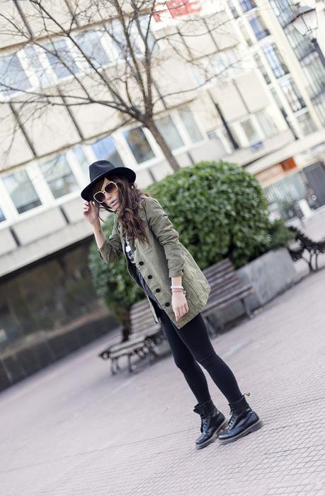 street style barbara crespo hakei military khaki and ethnic jacket doc martens fashion blogger ouyfit blog de moda