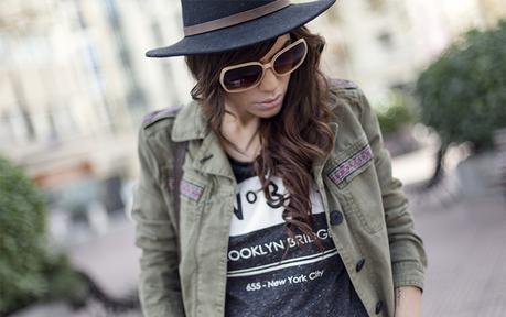 street style barbara crespo hakei military khaki and ethnic jacket doc martens fashion blogger ouyfit blog de moda