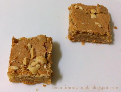 BROWNIE DE MANTEQUILLA DE CACAHUETE CRUJIENTE