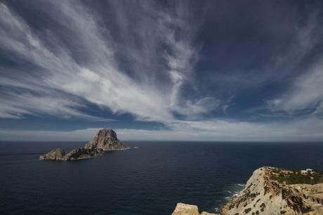 Mallorca e Ibiza compiten por la fiesta del verano