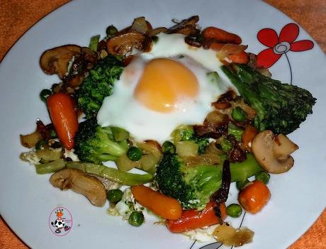 VERDURAS SALTEADAS CON HUEVO AL HORNO