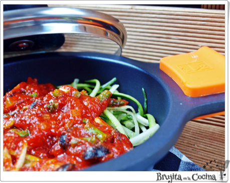 Spaguetti de calabacin con tomate y trigueros