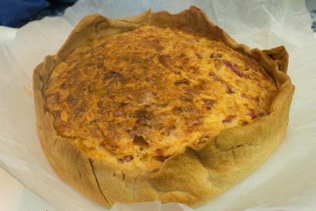 Quiché de chorizo, queso, patatas fritas y bacon Quiché de chorizo, queso, patatas fritas y bacon