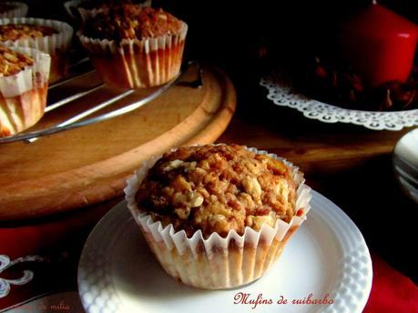 Muffins de ruibarbo con crumble crujiente