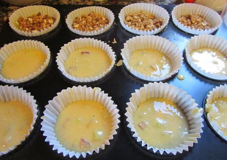 Muffins de ruibarbo con crumble crujiente Muffins de ruibarbo con crumble crujiente