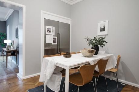Un apartamento en gris y blanco; Elegancia y modernidad.
