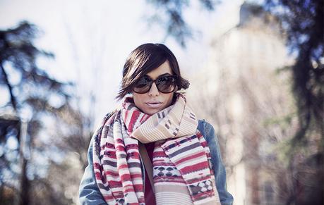 street style barbara crespo ethnic scarf red dress paseo recoletos fashion blogger outfit blog de moda loewe howsty