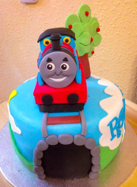 Tarta y tutorial Tren Thomas en fondant