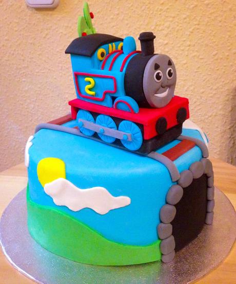 Tarta y tutorial Tren Thomas en fondant