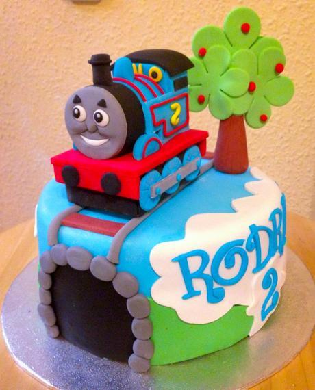 Tarta y tutorial Tren Thomas en fondant