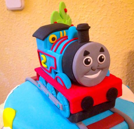 Tarta y tutorial Tren Thomas en fondant