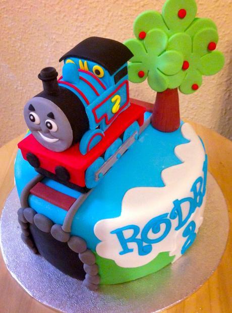 Tarta y tutorial Tren Thomas en fondant