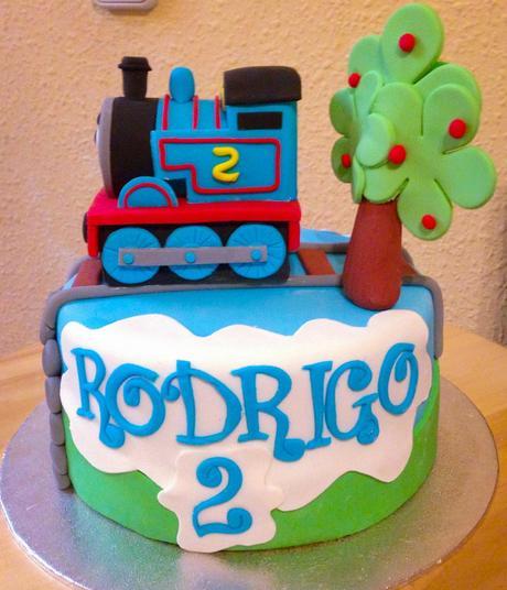 Tarta y tutorial Tren Thomas en fondant
