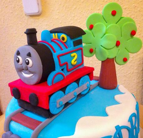 Tarta y tutorial Tren Thomas en fondant