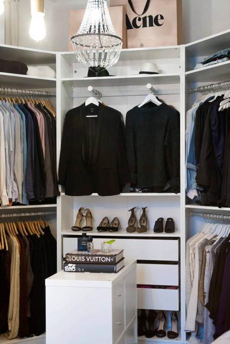 interiores de pisos pequeños decoración pisos pequeños decoración nórdica escandinava cocinas pequeñas en L cocinas pequeñas cocinas nórdicas cocinas con encimera de madera cocinas blancas modernas blog decoración de interiores 