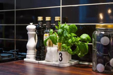 interiores de pisos pequeños decoración pisos pequeños decoración nórdica escandinava cocinas pequeñas en L cocinas pequeñas cocinas nórdicas cocinas con encimera de madera cocinas blancas modernas blog decoración de interiores 