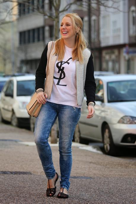 outfit_primavera-camiseta_ysl-jeans_desgastados