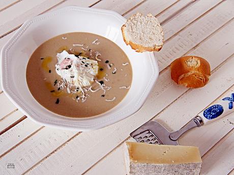 Receta de crema de boletus con huevos poché