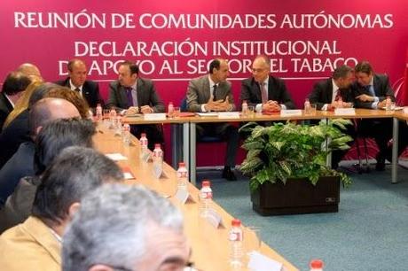 Lucha contra el tabaco ¡Un hueso duro de roer! Lucha contra el tabaco ¡Un hueso duro de roer!