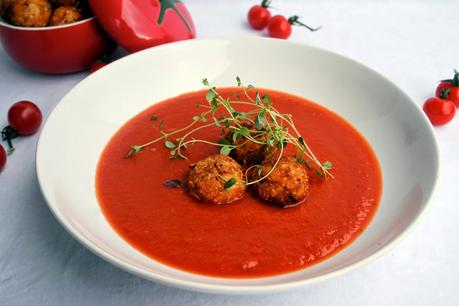 Sopa de tomates asados con trufas de queso chèvre