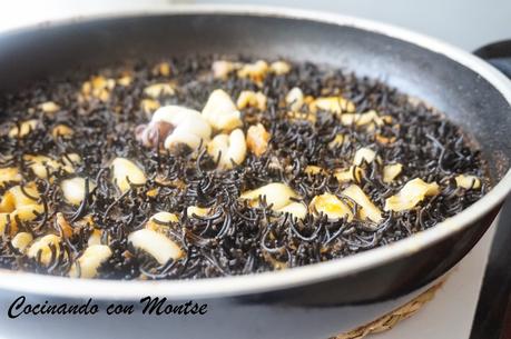 Fideuá negra con sepia