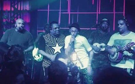 Unos dan el cante y otros amenizan la fiesta