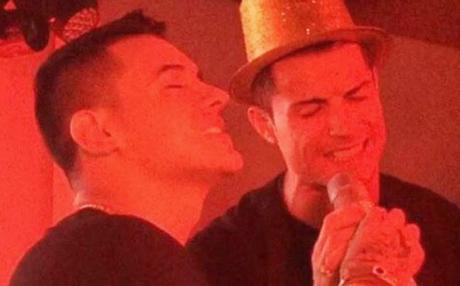 Unos dan el cante y otros amenizan la fiesta