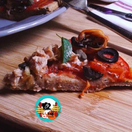 Pizza con mejillones y huevo