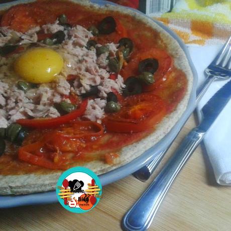 Pizza con mejillones y huevo