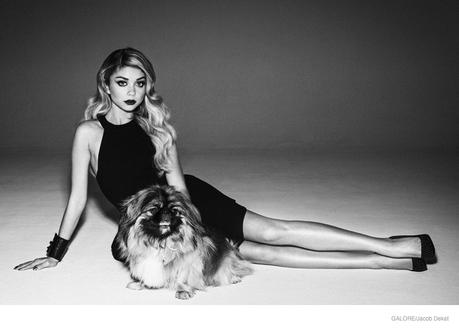 Sarah Hyland se vuelve una femme fatale para Galore Magazine