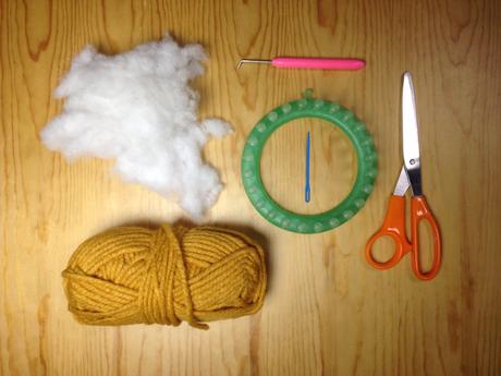 Materiales utilizados para tejer una bola o pelota de punto en telar