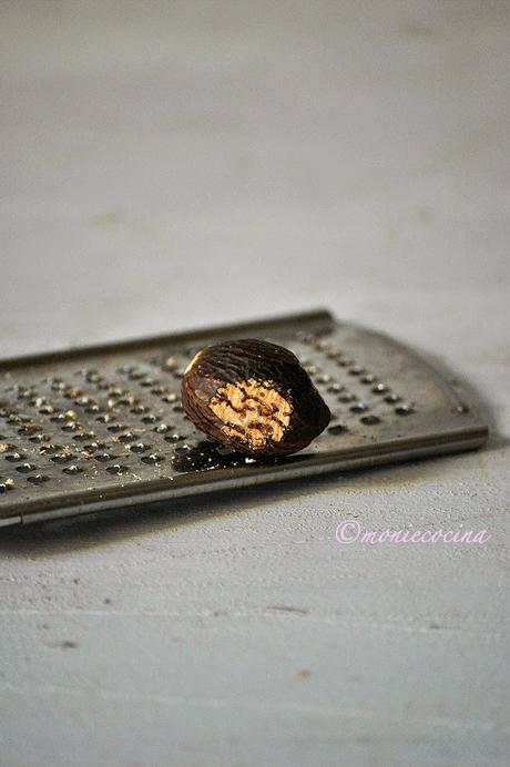 HOJALDRE DE GULAS, BECHAMEL Y PIMIENTOS DEL PIQUILLO