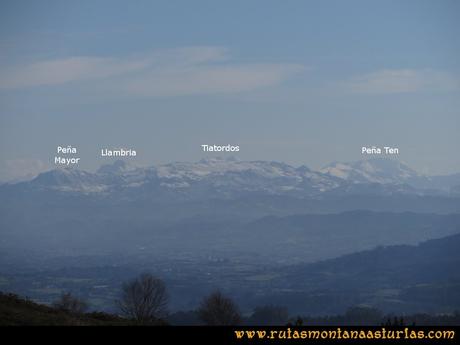 Ruta Sierra Bufarán, picos Degollada o Grande y Cotera: Vista de Peña Mayor, Llambria, Tiatordos y Peña Ten