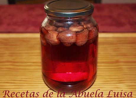 LICOR DE FRESAS Y FRESAS EN AGUARDIENTE