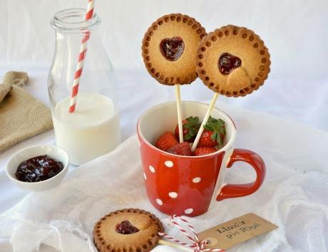 Linzer pie pops